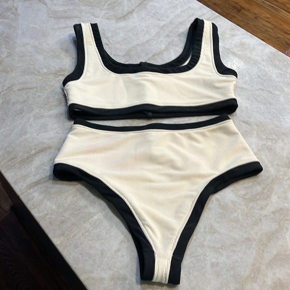 SAME Los Angeles - Two-Tone Button Bikini Set - Picture 2 of 7